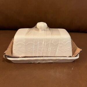 The Pioneer Woman Cream Butter Dish - New in Box